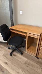 lot 1816 image: Oak desk 29 x 41 x 26 in with rolling office chair