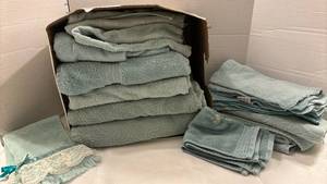 lot 1908 image: Towels, washcloths and finger towels