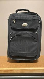 lot 1923 image: Small Skyway luggage - 20 x 14