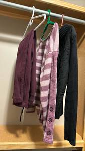 lot 1929 image: Sweat pants, fleece top and black jacket - all size Large