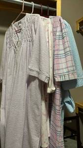 lot 1934 image: Four ladies nightgowns - Large