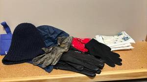 lot 1938 image: Gloves, handkerchiefs and more