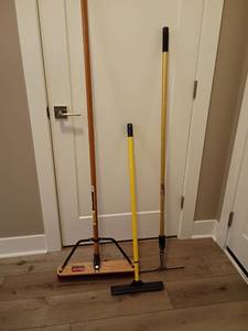 lot 2010 image: Rubbermaid Push Broom, Squeegee and Silicone Broom