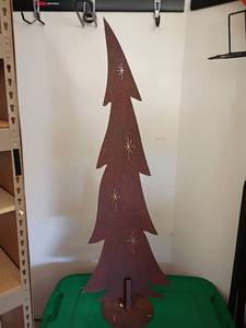 lot 2014 image: 46in. Metal Christmas Tree