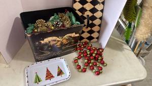 lot 2106 image: Tin basket, tray and decor