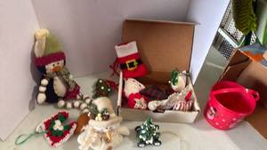 lot 2111 image: Boyds Bear trim a tree tug along, ornaments and snowmen