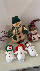 lot 2118 image: TY snowmen and snowmen decor