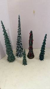 lot 2123 image: Tree decor tallest is 11 inches