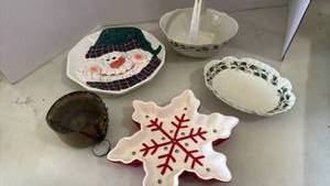 lot 2134 image: Holiday decor