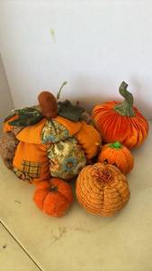 lot 2142 image: Fall Harvest Pumpkin Fabric