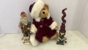 lot 2151 image: Boyds Christmas Bears