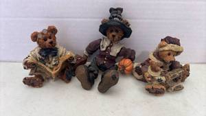 lot 2155 image: Another Boyds Bears and Friends Figurines