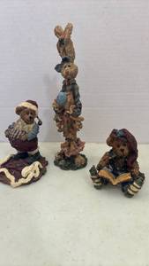 lot 2157 image: Some More Boyds Bears and Friends
