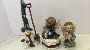 lot 2158 image: Another Boyds Bears and Friends