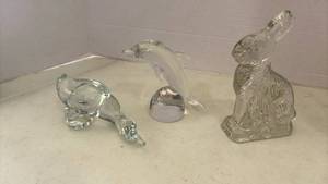 lot 2163 image: Clear Glass Animal Figurines