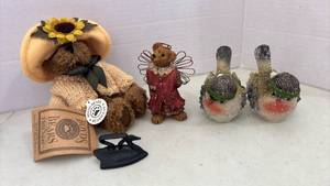 lot 2167 image: Boyds Bears Collection with Angel Figurine and Birds