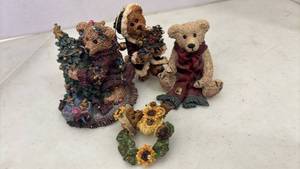 lot 2169 image: Boyds Bears & Friends Holiday Christmas Figurines