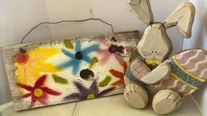 lot 2174 image: Spring Easter Wood Decor