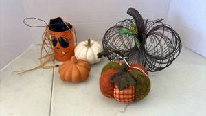 lot 2175 image: Halloween Fall Decoration Bundle with Wire Pumpkin