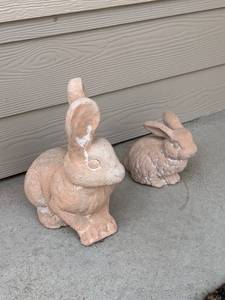 lot 3105 image: Concrete bunny garden decor
