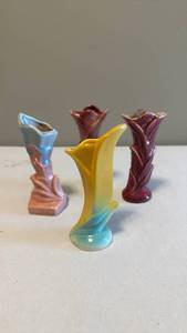 lot 1194 image: Pottery bud vases marked USA