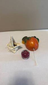 lot 1542 image: Art glass apple paperweight and more
