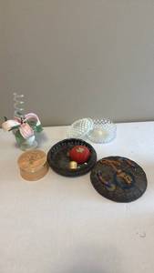 lot 1543 image: Alabaster powder jar and more