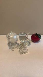 lot 1544 image: Glass paperweights and more