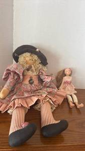 lot 1964 image: Cloth and other doll