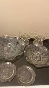 lot 1978 image: Matching set of glassware, iris design