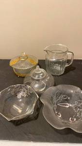 lot 1983 image: Assortment of glass bowls with small pitcher