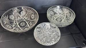 lot 2021 image: Cut Crystal Glass Serving Bowl Set with Star Pattern