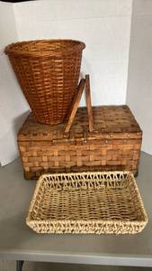 lot 2039 image: Wicker Baskets with Wooden Picnic Basket