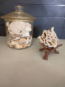 lot 2060 image: Bathroom Decor