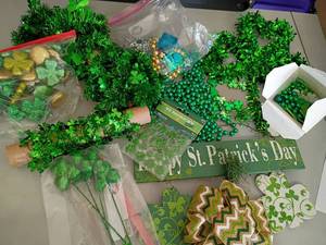 lot 2067 image: St. Patricks Day Decor