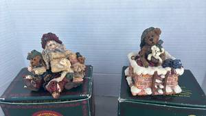 lot 2178 image: Another Boyds Bears Collection Christmas Santa and Folkstone Figurines with Boxes