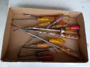 lot 2233 image: Screwdrivers