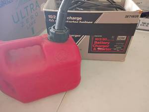 lot 2252 image: 1 Gallon Gas Can and Battery Charger