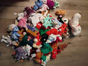 lot 2256 image: Tote Full of Beanie Babies