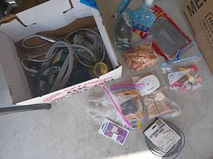 lot 2262 image: Miscellaneous Household Items