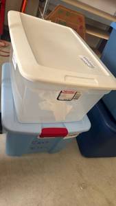 lot 2301 image: 2 Sterilite tubs