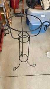 lot 2305 image: Black Metal Plant Stand 34 inches tall