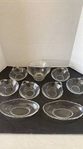 lot 2319 image: Fostoria Century Scroll glass assorted bowls