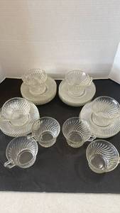 lot 2321 image: Federal glass Diana Clear Swirl