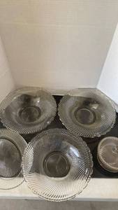 lot 2325 image: Federal Diana Clear Swirl serving pieces