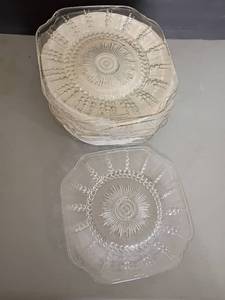 lot 2431 image: Clear Federal Glass Columbia Style 16) 9in. Plates