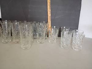 lot 2442 image: Prescut Depression Glass Star of David Drinking Glasses