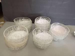 lot 2447 image: Prescut Depression Glass Star of David Bowls