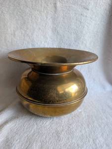 lot 2012 image: Brass Spittoon Cuspidor