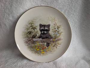 lot 2017 image: Pickard Making Friends Raccoon Collector Plate by Joseph Giordano
